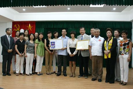 Japan presents cartoon stories to Hanoi library